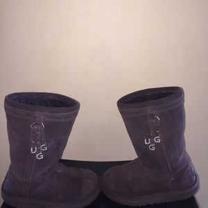 I am selling ugg winter boots.
